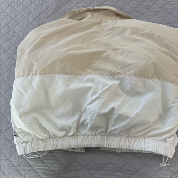 PacSun Women's Cream and Tan Cropped Bomber Jacket - Picture 8 of 8
